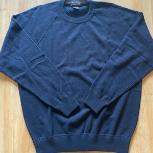 Basic navy crewneck cashmere sweater